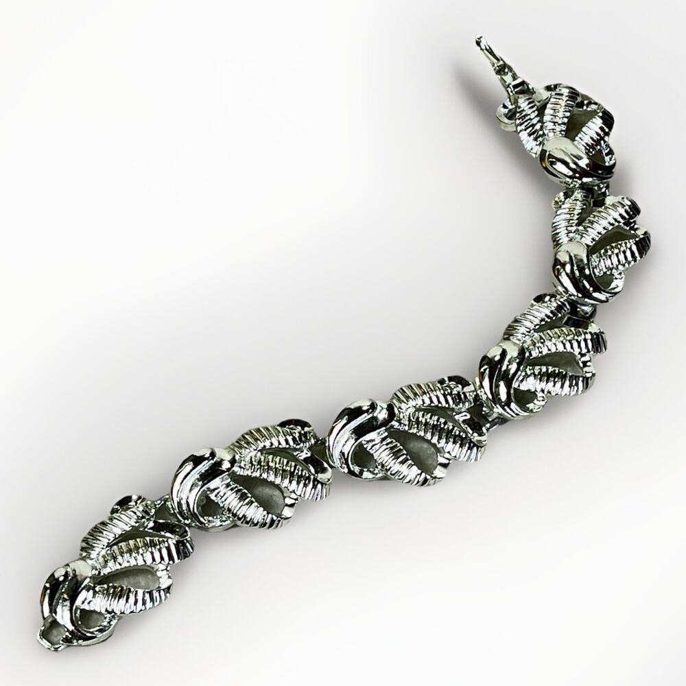 Vtg Silver Tone Octopus Link Bracelet Textured Ribbon Design 7.5”